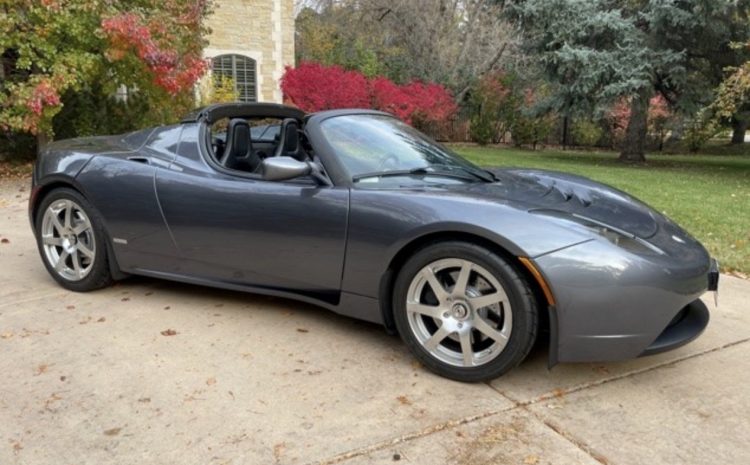 Tesla Roadster 2008 года продается более чем за $250 000