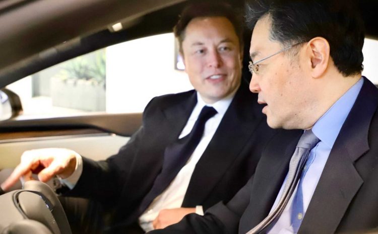 Илон Маск прокатил посла Китая в США на Model S Plaid