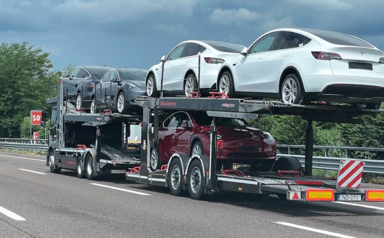 Tesla отзывает 1,1 млн автомобилей из-за неправильной работы автоматических окон