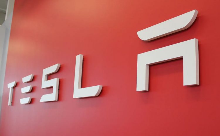 S&P повысило рейтинг Tesla (TSLA) до инвестиционного уровня